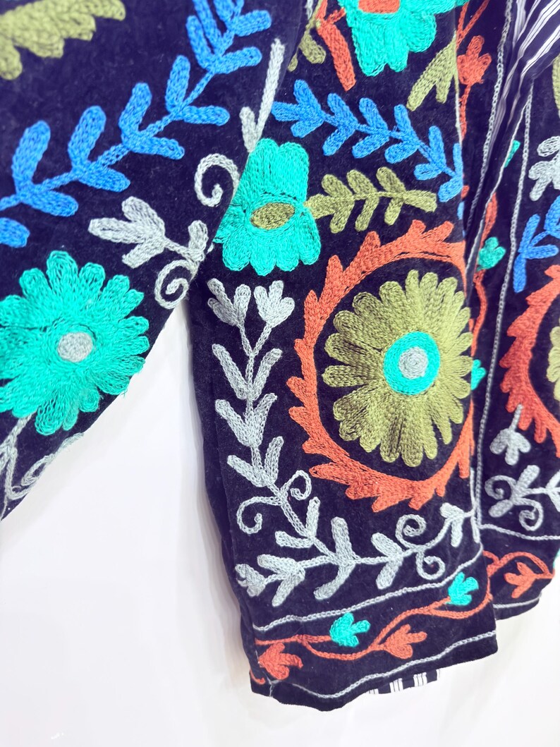 Suzani Coat
Bohemian Jacket
Hippie Jacket
Short Jacket
Floral Jaket
Embroidered Jacket
Festival Outfit
Gift For Her
Suzani Jacket
Embroidery Jacket
Velvet Jacket
Cotton Jacket
Winter Jacket