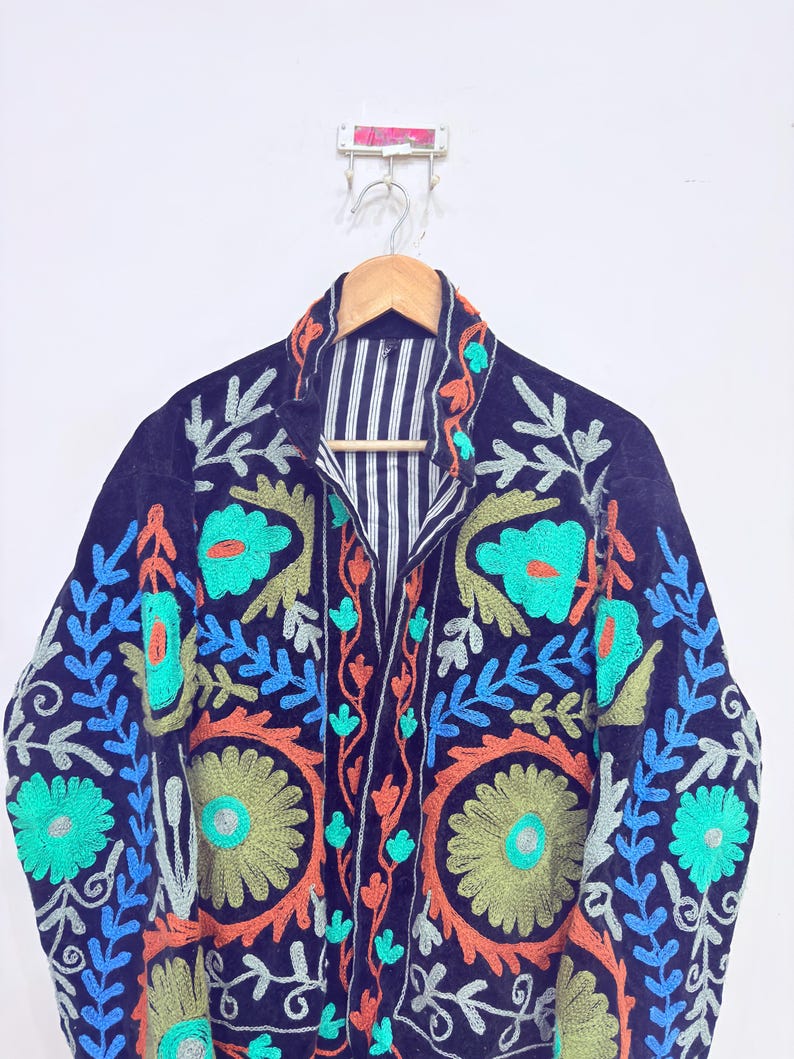 Suzani Coat
Bohemian Jacket
Hippie Jacket
Short Jacket
Floral Jaket
Embroidered Jacket
Festival Outfit
Gift For Her
Suzani Jacket
Embroidery Jacket
Velvet Jacket
Cotton Jacket
Winter Jacket