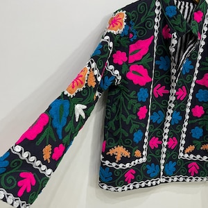 Cotton Suzani Coat
Suzani Short Jacket
Suzani Jacket
Warm Jacket
Jacket For Women
Embroidered Jacket
Handmade Jacket
Bohemian Jacket
Women Coat
Indian Jacket
Suzani Jacket Coat
Gift For Her
Winter Wear Jacket