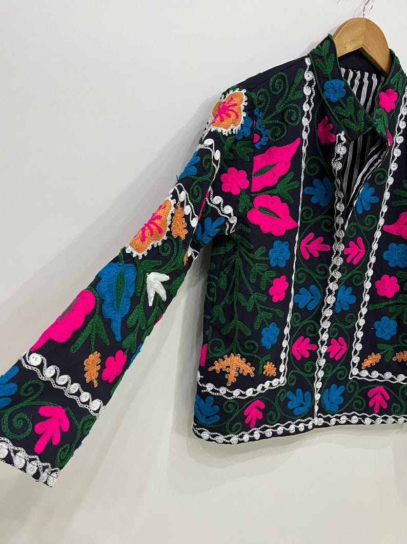 Cotton Suzani Coat
Suzani Short Jacket
Suzani Jacket
Warm Jacket
Jacket For Women
Embroidered Jacket
Handmade Jacket
Bohemian Jacket
Women Coat
Indian Jacket
Suzani Jacket Coat
Gift For Her
Winter Wear Jacket
