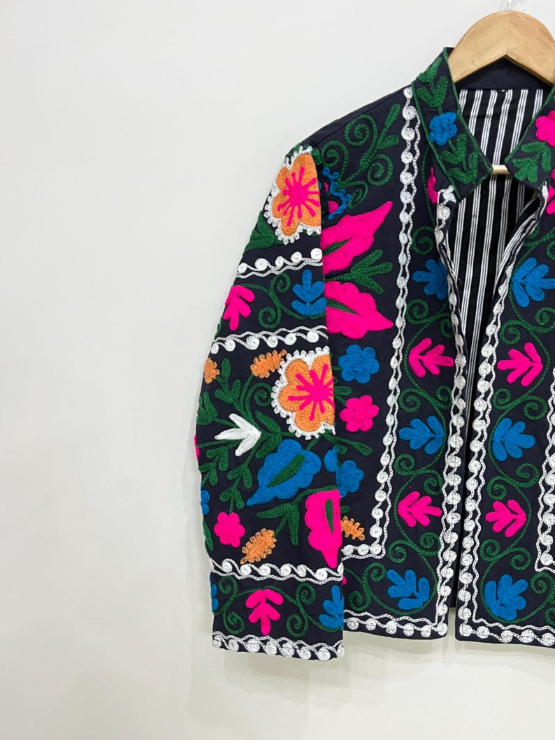 Cotton Suzani Coat
Suzani Short Jacket
Suzani Jacket
Warm Jacket
Jacket For Women
Embroidered Jacket
Handmade Jacket
Bohemian Jacket
Women Coat
Indian Jacket
Suzani Jacket Coat
Gift For Her
Winter Wear Jacket
