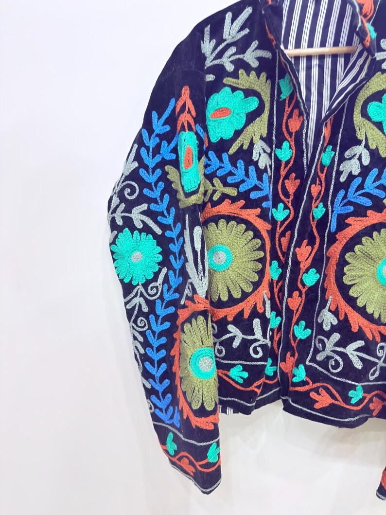 Suzani Coat
Bohemian Jacket
Hippie Jacket
Short Jacket
Floral Jaket
Embroidered Jacket
Festival Outfit
Gift For Her
Suzani Jacket
Embroidery Jacket
Velvet Jacket
Cotton Jacket
Winter Jacket
