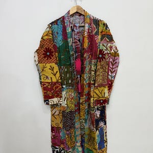 Giacca Kantha Suzani da donna, giacca kimono lunga trapuntata, vestaglia kimono patchwork ricamata, giacca boho in cotone, kimono leggero fatto a mano