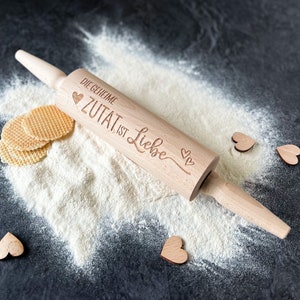 Rolling pin with the saying &quot;The secret ingredient is love&quot; | Dough roller | Baking | Rolling pin with engraving | Gift for mom | Gift for grandma | Hobby cook