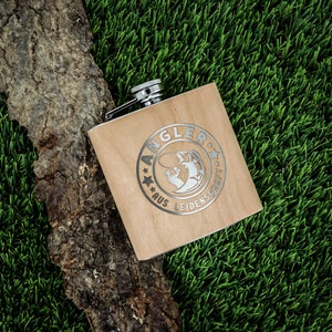Spruchreif | Stainless steel hip flask with engraving &quot;Angler aus Leidenschaft&quot; | Gift for anglers | Gifts for fishermen | Fishing accessories