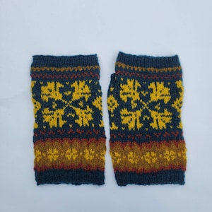 Handknit wool fair isle texting gloves. Unisex.