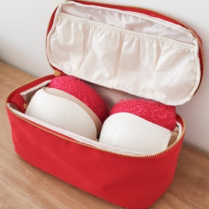 Roter Dessous-Organizer