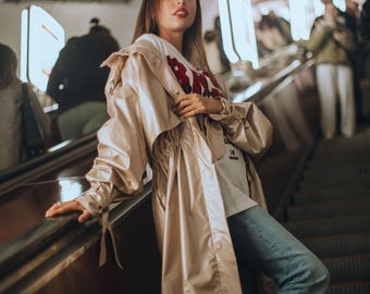 Beige Water-Resistant Trench Coat: Classic Festival Raincoat
