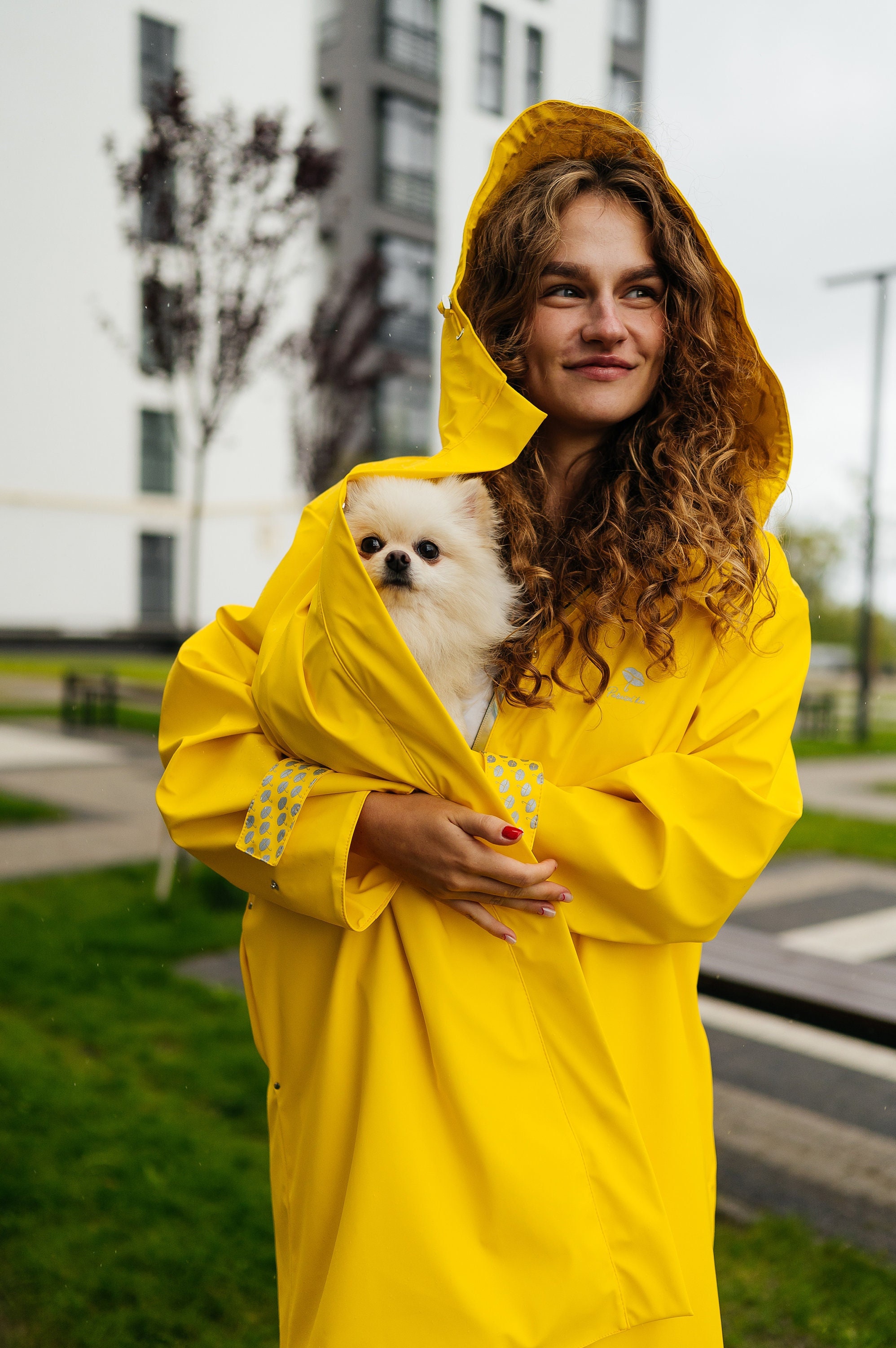 Chubasquero de viaje amarillo deportivo de estilo informal para mujer  impermeable con capucha resistente al agua, chaqueta cortavientos de otoño,  abrigo impermeable de moda -  México