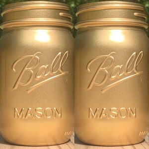 painted gold mason jars - mason jar decor - wedding vases - mason jar wedding table centerpieces - mason jar centerpiece - event décor
