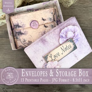 Può includere: Un set di scatole e buste decorative con un design floreale. La scatola è lavanda con un'etichetta "Love Notes" e un grande fiore viola. Le buste all'interno hanno un motivo floreale abbinato e un sigillo di cera. 13 pagine stampabili.
