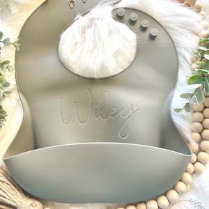 Custom Name Silicone Baby Bib with Food Catcher | Personalized Engraved Toddler Bib | Newborn | Baby Shower Gift | New Mom Gift | Birthday