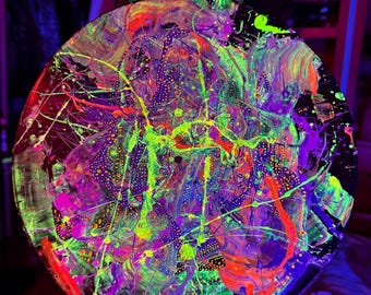 Een explosie van buitenaardse energie – psychedelische vinylkunst, UV-reactief, oplichtend schilderij, metafysische muurdecoratie