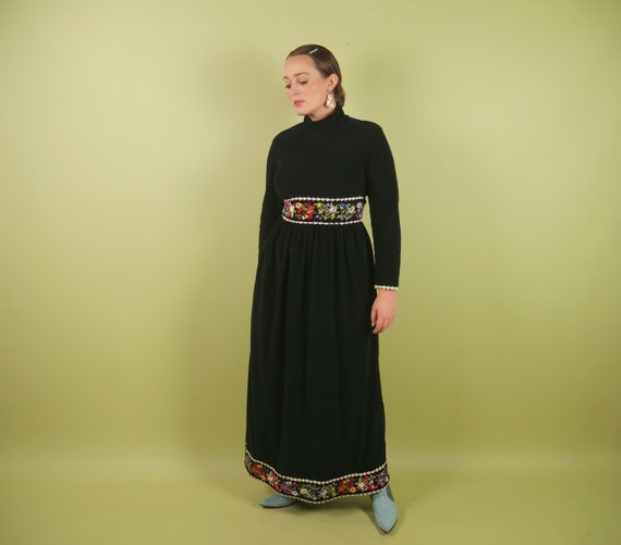 Vintage 70s embroidered maxi dress