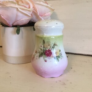 Vintage Shabby Roses Powder Shaker