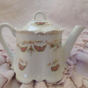 Vintage Shabby Pink Roses Swags Lidded Teapot