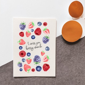 Vous me manquez beaucoup de baies - carte de voeux - fraise - framboise - myrtille - carte pour elle - carte pour lui - carte Punny