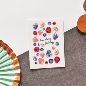 Have a Berry Happy Birthday - Carte d'anniversaire - Fraise - Framboise - Myrtille - Carte pour elle - Carte pour lui - Punny Birthday