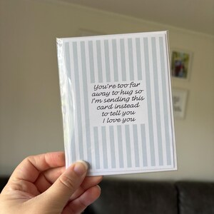 Carte Too Far to Hug - Chagrin - Carte de sympathie - Carte sentimentale - Souvenir d'un décès - Mortinaissance - Fausse couche - Veuve - Veuf - Funérailles