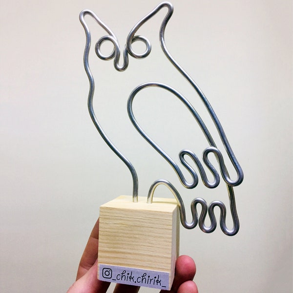 Owl wire figure | Aluminium wire sculpture on a wooden base | Decorative wire bird | Decor for shelf | Gift for bird lovers | Bird sculpture