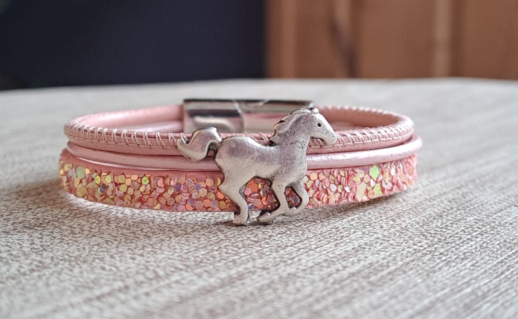 Bracciale Con Ciondolo Axolotl E Cavallo In Rame E Pietre Naturali - Regolabile 14-23 Cm, Regalo Per Bambine