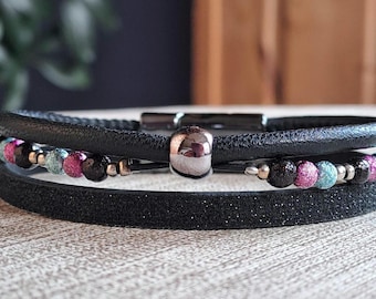 Bracelet femme orné de perles colorées – Bracelet élégant aux accents colorés | Cadeau pour femme – Bracelet en cuir noir – Idée bijou