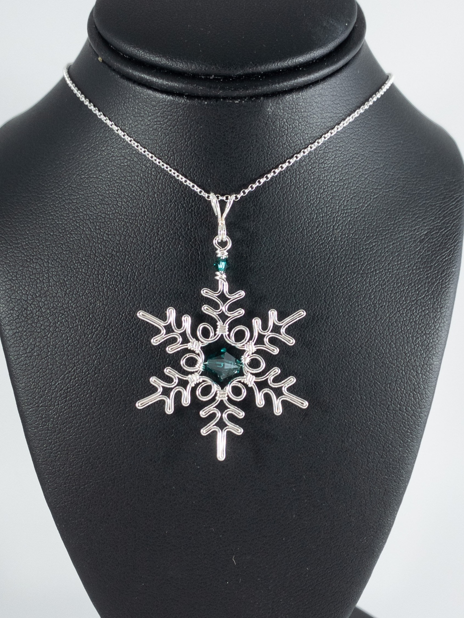 STERLING SILVER SNOWFLAKE PENDANT NECKLACE