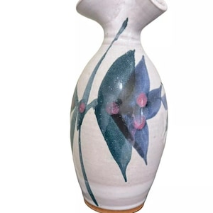 Jarrón de cerámica vintage de Studio Art con motivo floral en la parte superior, firmado RTM DR '98