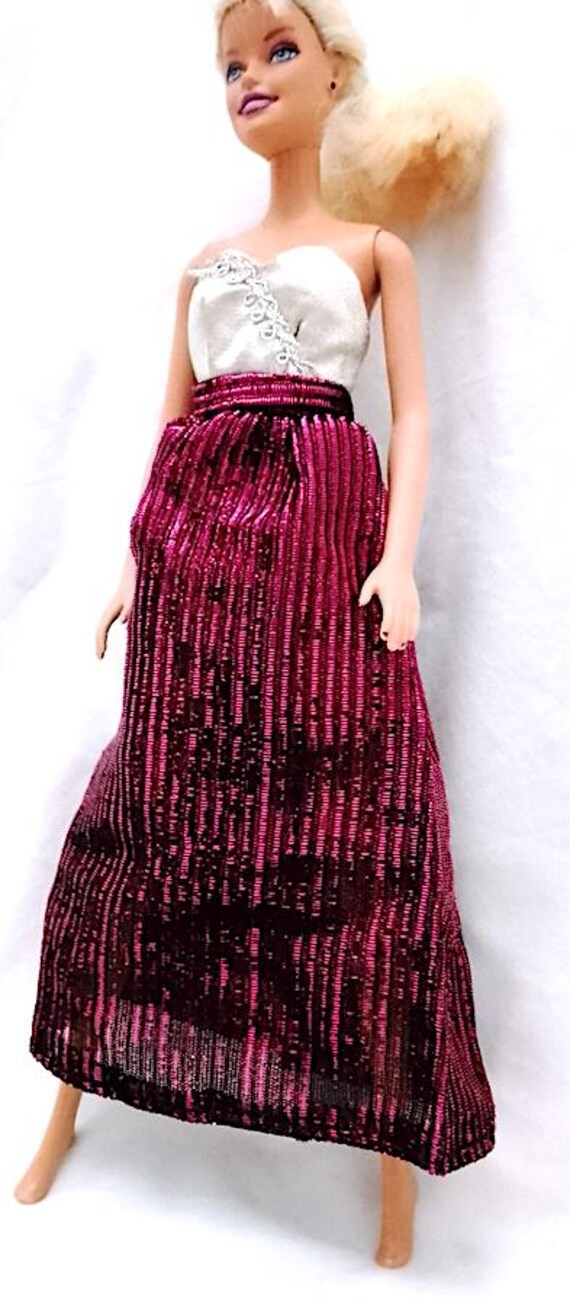 B436 - BARBIE 80s abito lungo viola prugna e bianco argento elegante