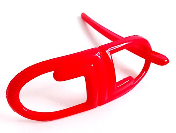 BUCH + DEICHMANN 80s Denmark plastic design hairpin red /pink - cyclamen red hair clip gorgeous new