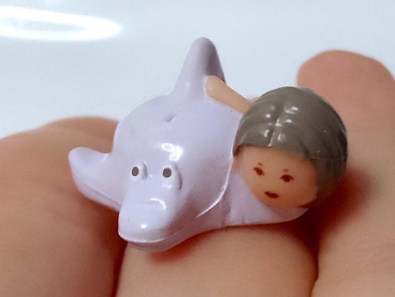 POLLY POCKET 1991 Bluebird China - Dinkie and the dolphin ring - not full