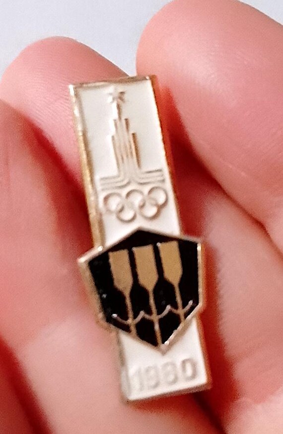 Olympics 1980 Moscow Russia pin sports memorabilia metal enamel - canoe rowing