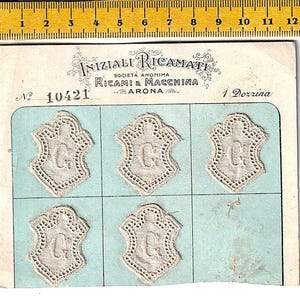 Iniziali ricamati società anonima Ricami a Macchina Arona 30s italy 5 toppe ricamate in cotone con iniziale lettering C splendide vintage