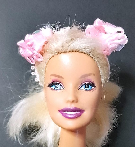 B182 - BARBIE DISCOVER the WORLD 2002 pink sequin hair decoration