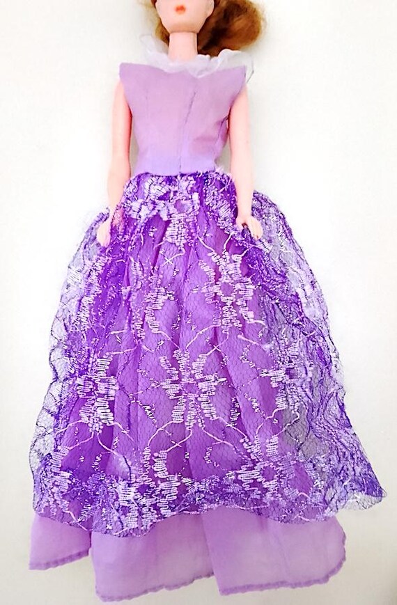 B1007 - BARBIE 90s abito lungo elegante viola con pizzo da sistemare