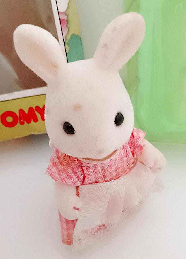 Epoch Sylvanian Families 3418 - Bébé lapin crème - Comparer avec