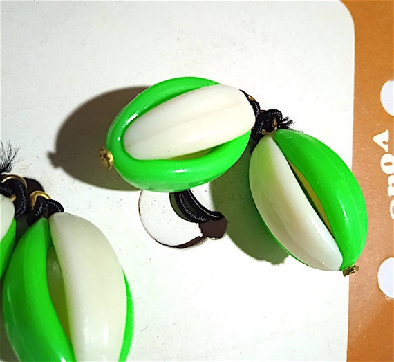 VOUGUE Novitat 60s Germany beautiful plastic ponytails white and green - elastic codes for white and pine cone green hair new kawaii