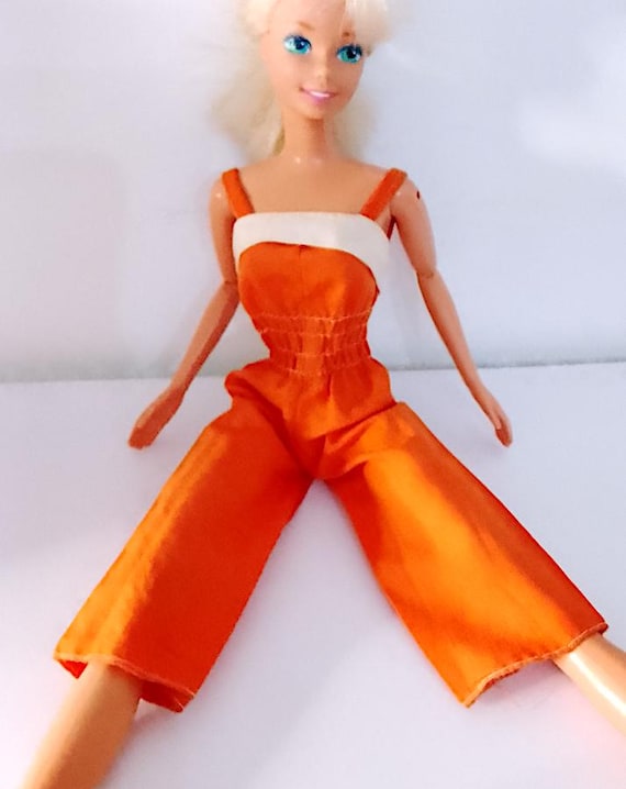B1015 - BARBIE BEST BUY 1978 tuta abito jumpsuit arancione bordo bianco cotone