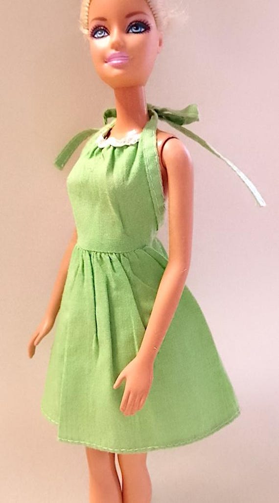 B922 - BARBIE my first fashion 1981 mattel - abito verde pisello stile grembiule cotone