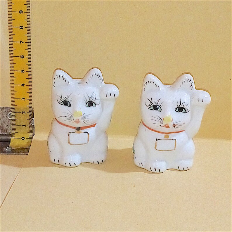 Lucky cat 70s taiwan salt /& pepper pottery miniature lucky kittens saline and kawaii porcelain pepino