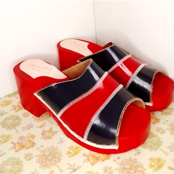 sabots spectaculaires, sandales en bois rouge et bleu des années 70, made in Italy, neuf - vintage belles sandales en bois rouge et bleu glamour 40/41