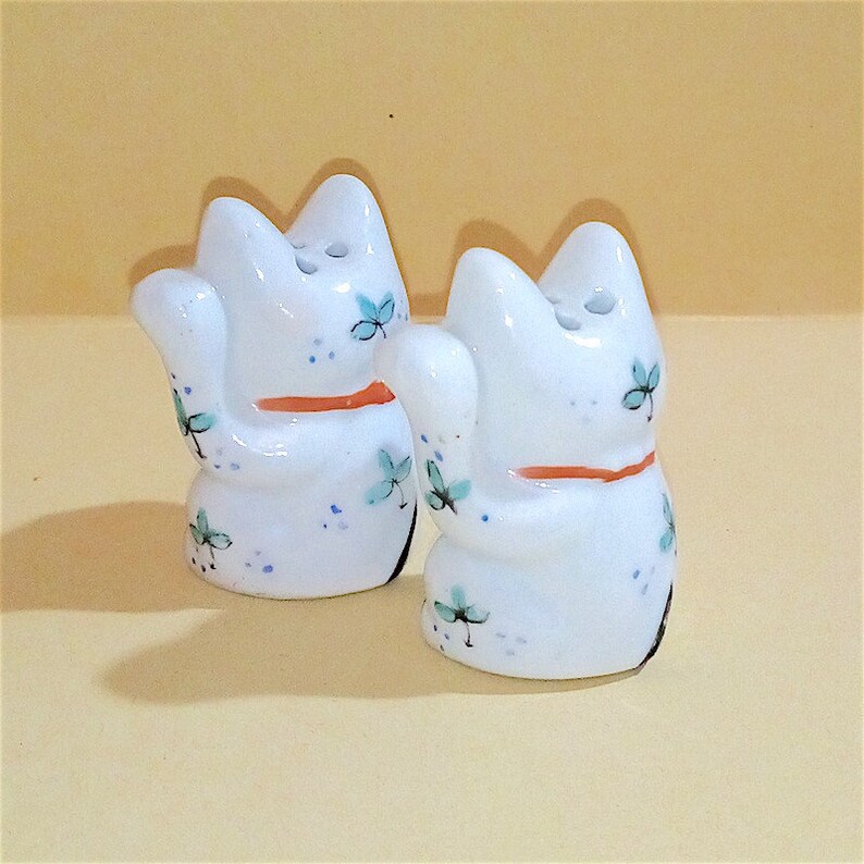 Lucky cat 70s taiwan salt /& pepper pottery miniature lucky kittens saline and kawaii porcelain pepino