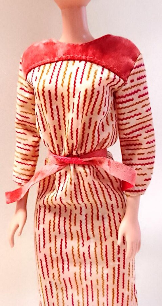 B948 - BARBIE Fashion collectibles 1980 abito beige e marrone con cintura