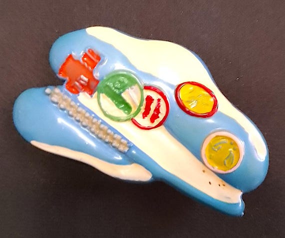 CAPPELLO  - HAT 80s italy fashion large plastic pin - grossa spilla in plastica Paninaro preppy