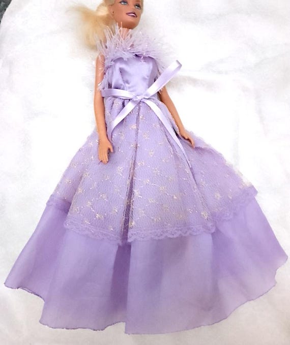 B044 - BARBIE 90s abito lunga da sera / ballo ampio viola lilla con dorature e pizzi