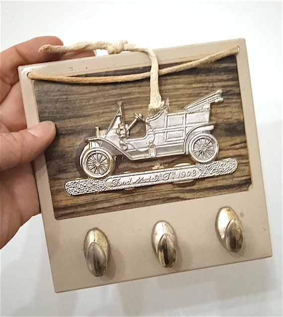 FORD MODEL 1908 - 60s Comoplatt italy appedino in plastica con immagine auto antica da collezione