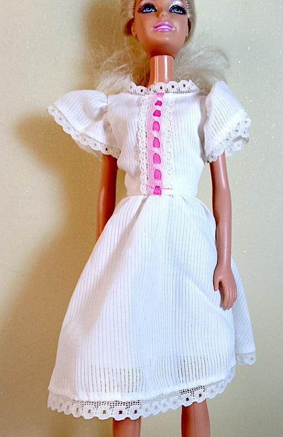 MY FIRST BARBIE 1985 Mattel - original white dress with pink ribbon and lace B500