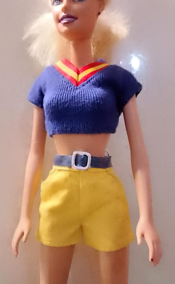 B323 - BARBIE GIGGLES n' SWING 1998 top + shorts originali outfit B323