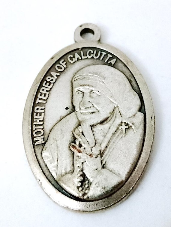 Maria Teresa of Calcutta 80s Italy souvenir medal pendant cute small relief
