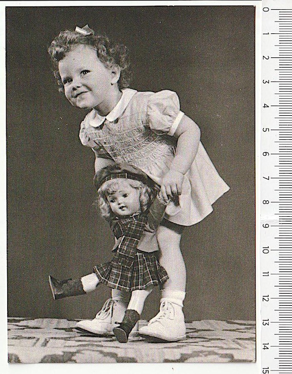 bambina con bambola Miss Charming by Ee Gee Shirley Temple 50s italy photo postcard - cartolina fotografica nuova mai usata
